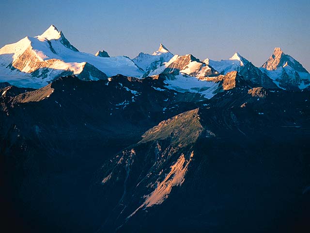 Alps.jpg (39565 bytes)